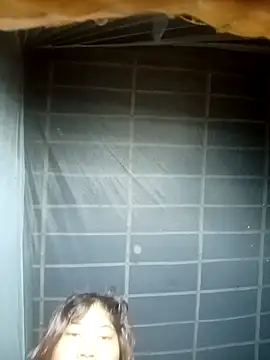 Emelyzz online show from July 24, 2026, 4:27 pm