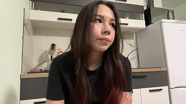 Snapshot of HotGirlMilla chatting on June 24, 2026, 7:57 pm HotGirlMilla online show from June 24, 2026, 7:57 pm