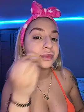Snapshot of xLexi chatting on July 17, 2026, 1:51 pm xLexi online show from July 17, 2026, 1:51 pm