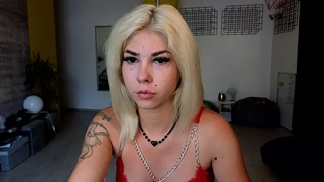 Sarahcamsx online show from July 6, 2026, 5:26 am