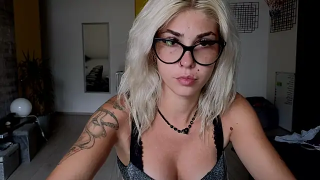 Sarahcamsx online show from July 16, 2026, 8:53 am