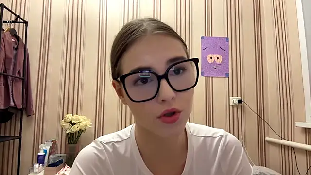 MiaWonderind online show from July 5, 2026, 5:42 pm