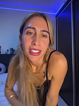 Snapshot of NicoleWilder chatting on June 19, 2026, 1:32 am NicoleWilder online show from June 19, 2026, 1:32 am