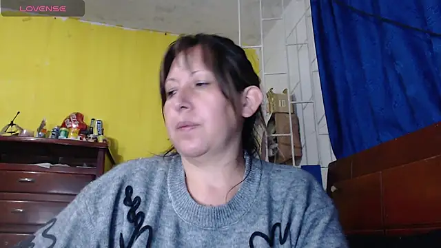 Snapshot of Evatoms37 chatting on June 19, 2026, 3:44 am Evatoms37 online show from June 19, 2026, 3:44 am