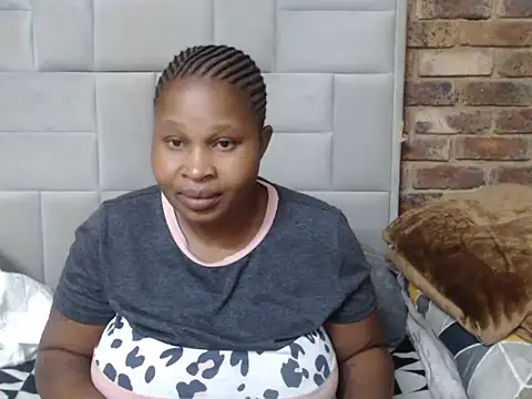 Snapshot of Loyal_Alisha chatting on June 12, 2026, 3:33 pm Loyal Alisha online show from June 12, 2026, 3:33 pm