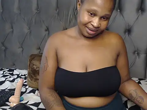 Snapshot of Loyal_Alisha chatting on June 26, 2026, 5:23 am Loyal Alisha online show from June 26, 2026, 5:23 am