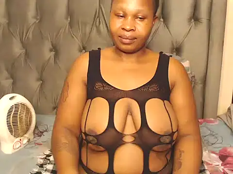 Snapshot of Loyal_Alisha chatting on July 23, 2026, 4:21 am Loyal Alisha online show from July 23, 2026, 4:21 am