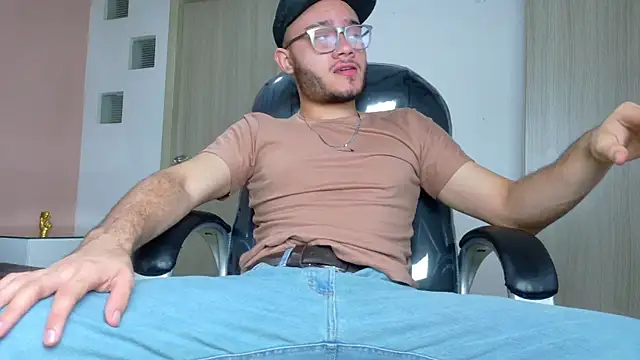 Snapshot of Matia_Zelvya chatting on July 3, 2026, 11:38 am Matia Zelvya online show from July 3, 2026, 11:38 am