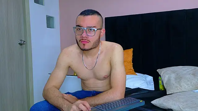 Snapshot of Matia_Zelvya chatting on July 8, 2026, 12:31 pm Matia Zelvya online show from July 8, 2026, 12:31 pm