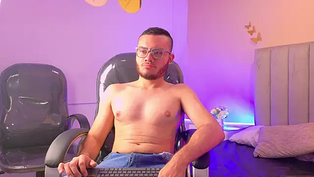 Snapshot of Matia_Zelvya chatting on August 3, 2026, 12:43 pm Matia Zelvya online show from August 3, 2026, 12:43 pm
