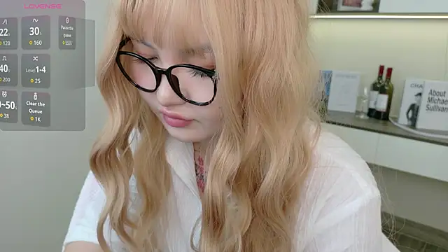 sakuraclover online show from June 20, 2026, 3:53 am