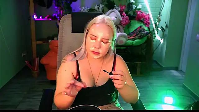 Snapshot of stellawatts chatting on June 30, 2026, 8:04 am stellawatts online show from June 30, 2026, 8:04 am