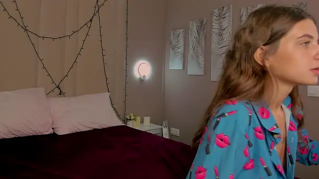 Lola lovesss online show from July 3, 2026, 2:18 am
