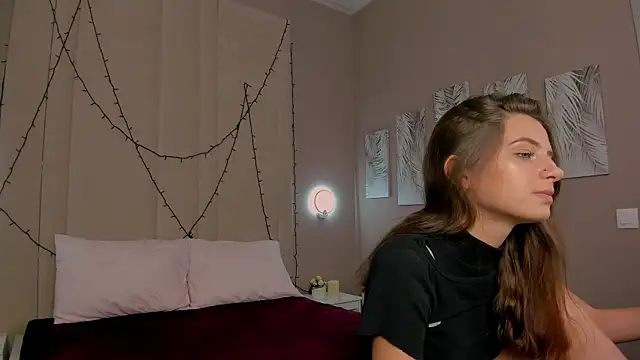 Lola lovesss online show from July 7, 2026, 2:47 am