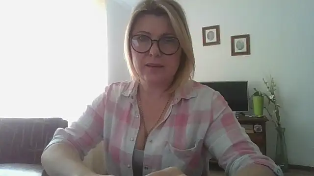 ElenaLove888 online show from June 13, 2026, 8:34 am