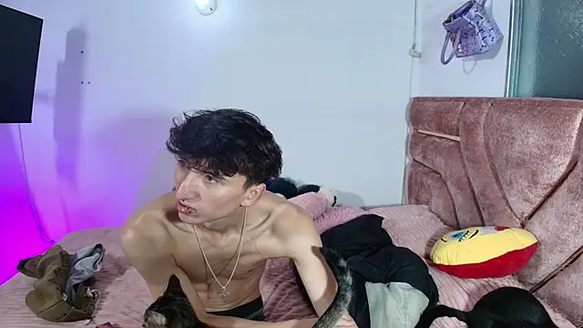Snapshot of Alejo_cb chatting on July 17, 2026, 5:18 pm Alejo cb online show from July 17, 2026, 5:18 pm