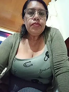 Snapshot of Emilif_ chatting on July 3, 2026, 8:48 pm Emilif online show from July 3, 2026, 8:48 pm