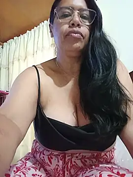 Snapshot of Emilif_ chatting on July 9, 2026, 2:32 pm Emilif online show from July 9, 2026, 2:32 pm