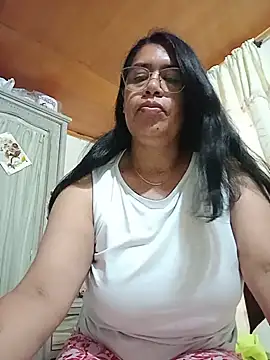 Snapshot of Emilif_ chatting on July 28, 2026, 3:54 pm Emilif online show from July 28, 2026, 3:54 pm