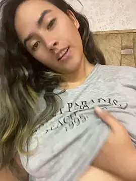 Snapshot of sophia_pink17 chatting on July 3, 2026, 1:39 pm sophia pink17 online show from July 3, 2026, 1:39 pm