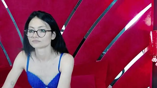 Snapshot of MayaLeey chatting on June 15, 2026, 4:20 pm MayaLeey online show from June 15, 2026, 4:20 pm