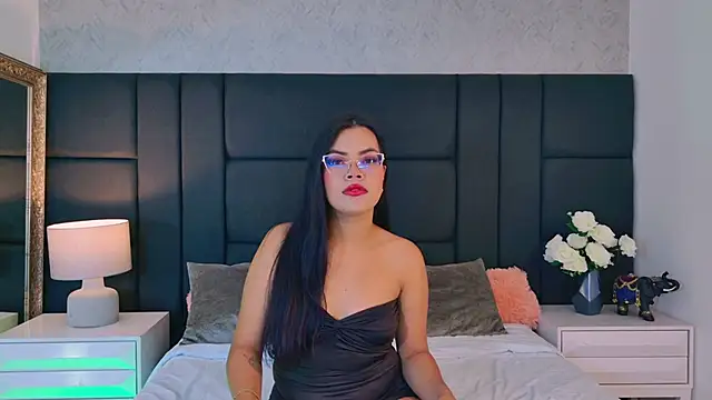 Snapshot of AliceLavenders chatting on June 29, 2026, 1:22 pm AliceLavenders online show from June 29, 2026, 1:22 pm