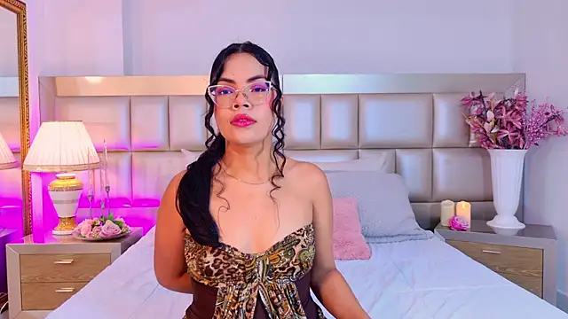 Snapshot of AliceLavenders chatting on July 7, 2026, 1:15 pm AliceLavenders online show from July 7, 2026, 1:15 pm