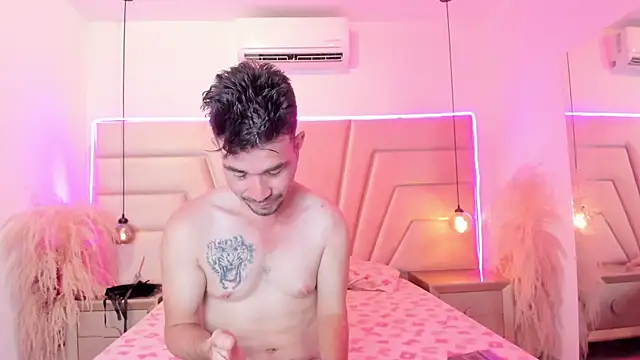 Luna and Axell online show from July 6, 2026, 11:29 am
