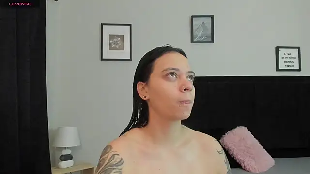 Snapshot of Sara_B chatting on July 13, 2026, 6:00 pm Sara B online show from July 13, 2026, 6:00 pm