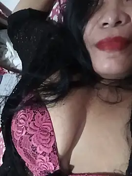 Snapshot of Ariais502026 chatting on July 25, 2026, 2:14 pm Ariais502026 online show from July 25, 2026, 2:14 pm