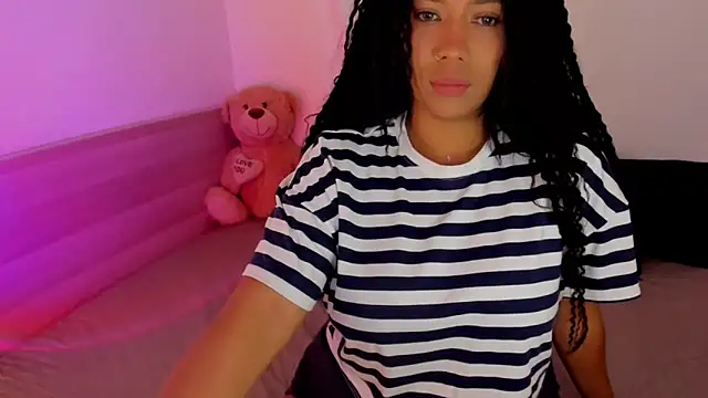 NicolePasqualott online show from November 18, 2025, 7:29 pm