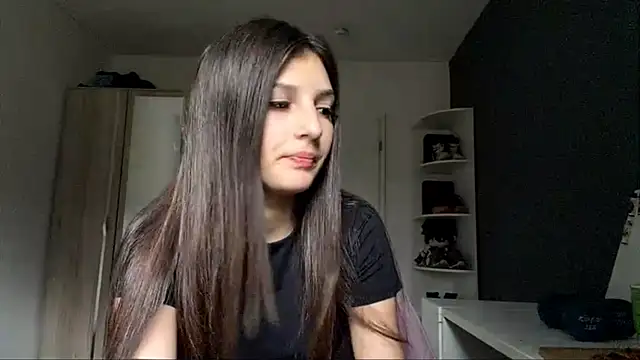 Snapshot of SpanishRooter chatting on July 8, 2026, 6:51 am SpanishRooter online show from July 8, 2026, 6:51 am