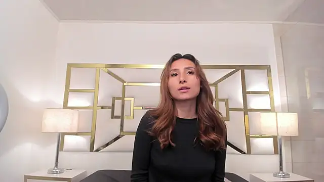 Snapshot of VivieneLuxe chatting on July 29, 2026, 7:39 am VivieneLuxe online show from July 29, 2026, 7:39 am