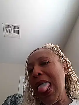 Snapshot of BlackPearlz69 chatting on January 24, 2025, 8:22 pm BlackPearlz69 online show from January 24, 2025, 8:22 pm