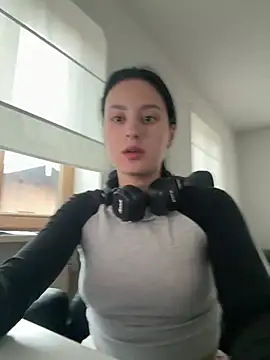 Snapshot of MisssMiaaa17 chatting on July 3, 2026, 6:09 am MisssMiaaa17 online show from July 3, 2026, 6:09 am