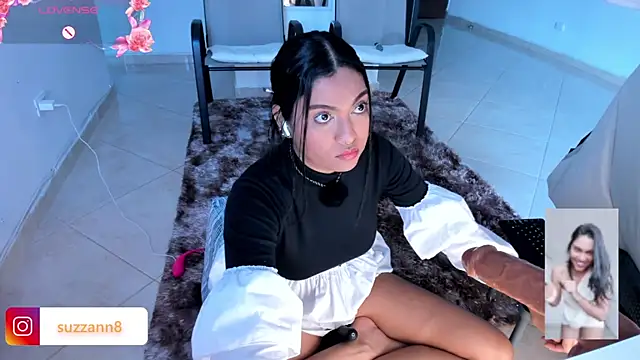 Snapshot of SUZZAN-R chatting on June 19, 2026, 10:35 pm SUZZAN-R online show from June 19, 2026, 10:35 pm