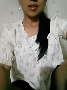 Snapshot of Helen-nn chatting on July 27, 2026, 9:22 pm Helen-nn online show from July 27, 2026, 9:22 pm