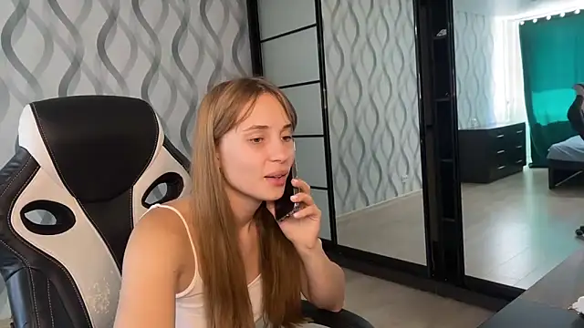 Snapshot of Miss_Luna_meow chatting on June 21, 2026, 7:22 am Miss Luna meow online show from June 21, 2026, 7:22 am
