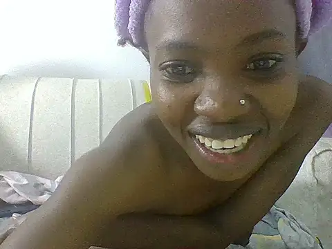 Snapshot of littlefrankie chatting on June 20, 2026, 1:58 pm littlefrankie online show from June 20, 2026, 1:58 pm