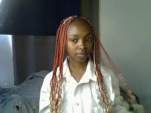Snapshot of Petiteliz chatting on June 16, 2026, 8:06 am Petiteliz online show from June 16, 2026, 8:06 am
