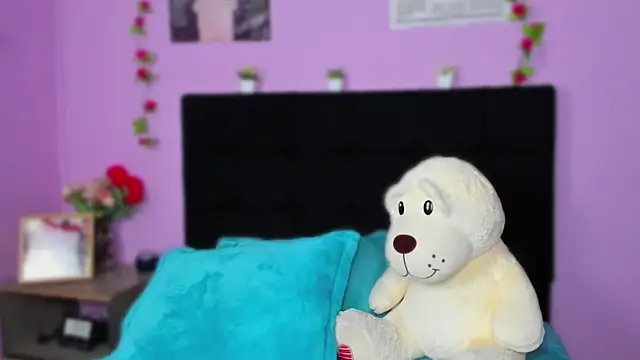 Snapshot of Makii_XOXO chatting on June 23, 2026, 7:01 pm Makii XOXO online show from June 23, 2026, 7:01 pm