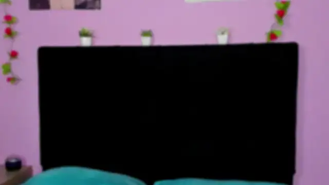 Snapshot of Makii_XOXO chatting on June 27, 2026, 11:43 pm Makii XOXO online show from June 27, 2026, 11:43 pm