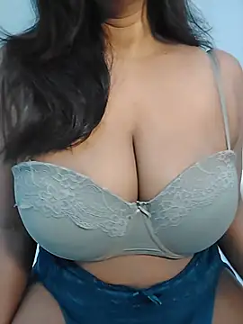 Snapshot of Cherrysensual chatting on August 3, 2026, 11:26 am Cherrysensual online show from August 3, 2026, 11:26 am