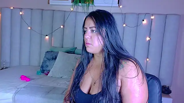 Snapshot of ShelyEvans__ chatting on July 1, 2026, 12:23 am ShelyEvans online show from July 1, 2026, 12:23 am