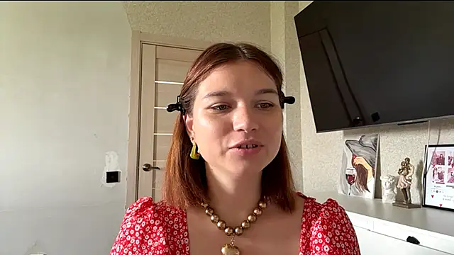 Snapshot of Karolinefrog chatting on June 17, 2026, 12:02 am Karolinefrog online show from June 17, 2026, 12:02 am