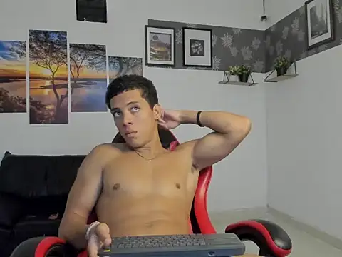 Snapshot of MAX_LEGEND chatting on June 21, 2026, 1:24 pm MAX LEGEND online show from June 21, 2026, 1:24 pm