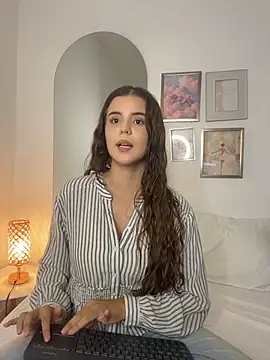 Snapshot of Isabellebotero chatting on July 3, 2026, 4:35 pm Isabellebotero online show from July 3, 2026, 4:35 pm