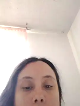 Snapshot of Laura_99 chatting on June 25, 2026, 10:47 pm Laura 99 online show from June 25, 2026, 10:47 pm
