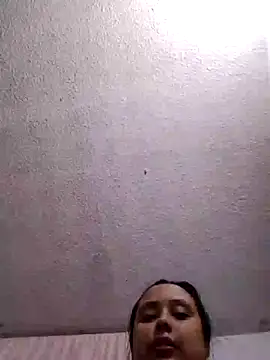 Snapshot of Laura_99 chatting on July 5, 2026, 3:23 am Laura 99 online show from July 5, 2026, 3:23 am