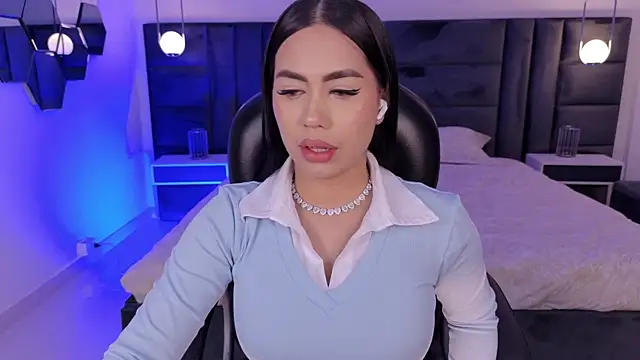 Snapshot of SabrinaMontclair chatting on July 5, 2026, 6:48 pm SabrinaMontclair online show from July 5, 2026, 6:48 pm